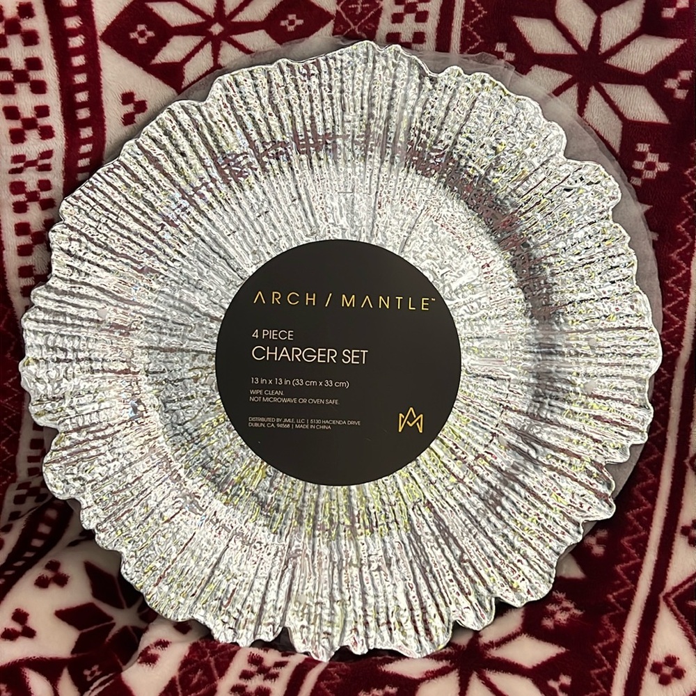 🆕 Silver Charger plate set of 4